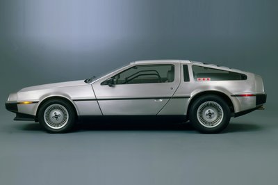 delorean-dmc-12-05.jpg